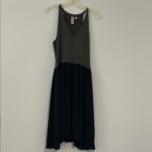 Dolan Gray Midi Sundress V-Neck Sleeveless Casual
